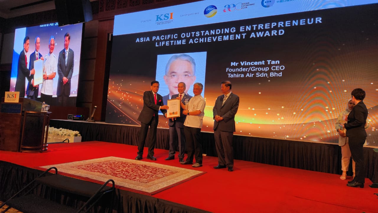 Vincent Tan honored with the prestigious Asia Pacific Outstanding Entrepreneur Lifetime Achievement Award