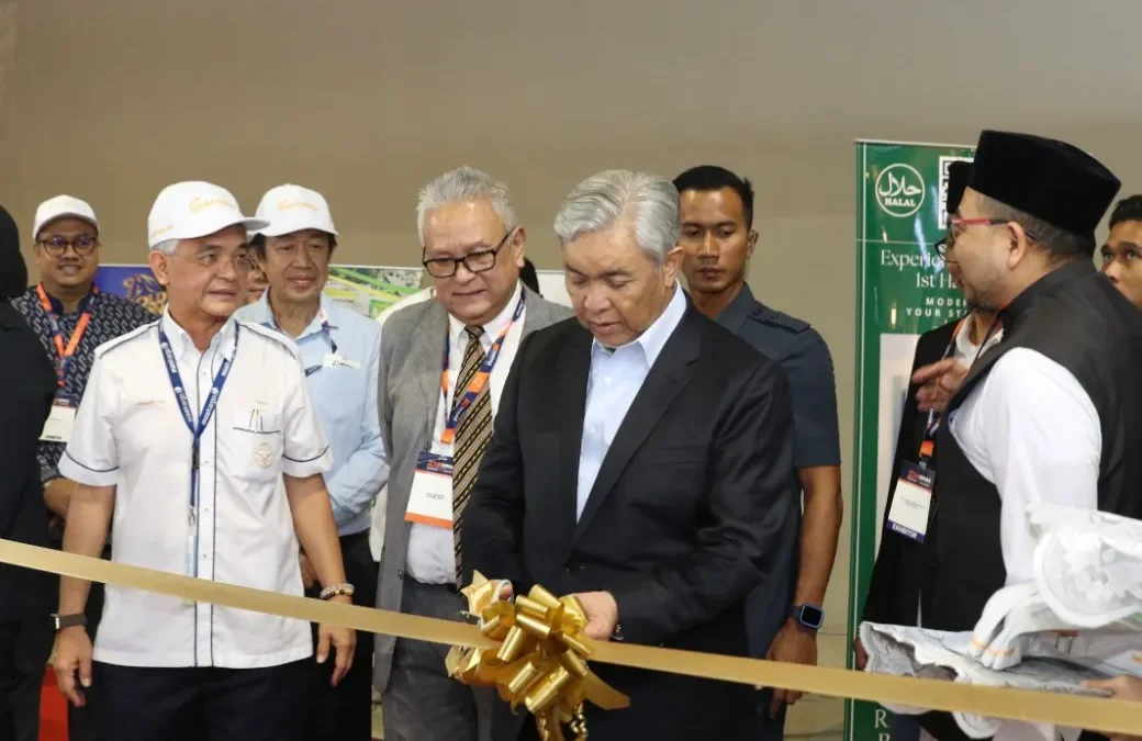 Datuk Seri Dr. Ahmad Zahid Hamidi Unveils Tahira Group’s ASEAN Halal Pavilion at MIHAS 2024